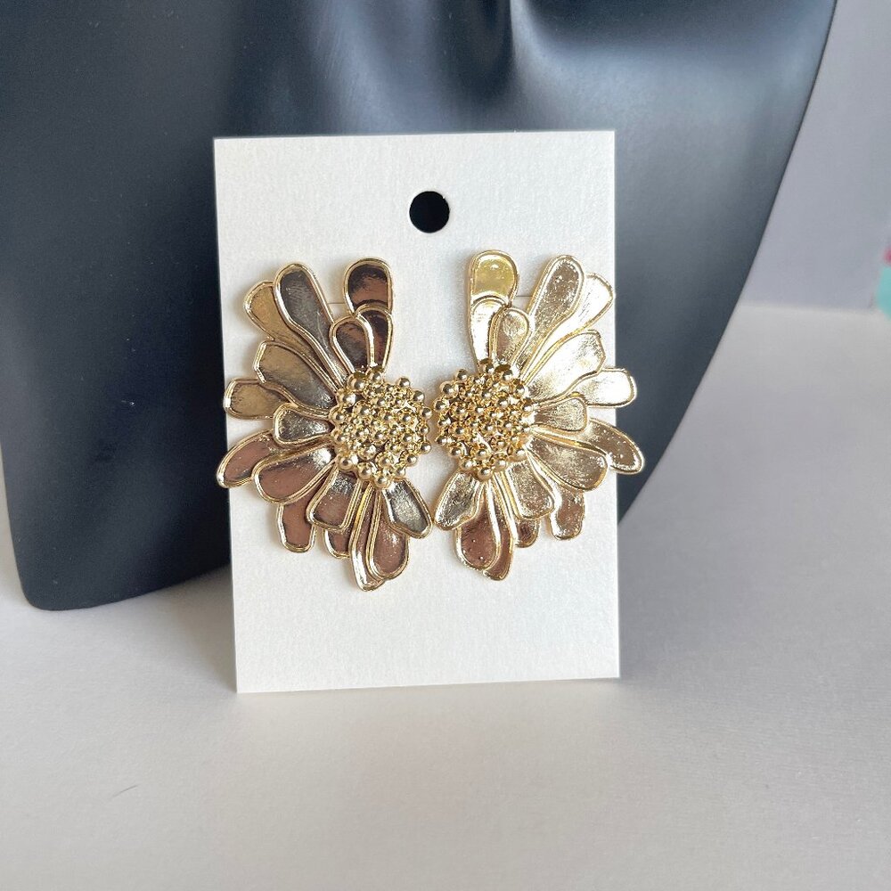 GOLD FLOWER STATEMENT EARRINGS